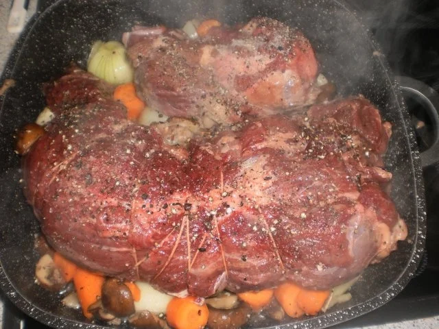 Rezept: Gefüllter Rinderbraten mit Holunderrotkohl Bild Nr. 8 Gefüllter Rinderbraten mit Holunderrotkohl - Rezept - Bild Nr. 8