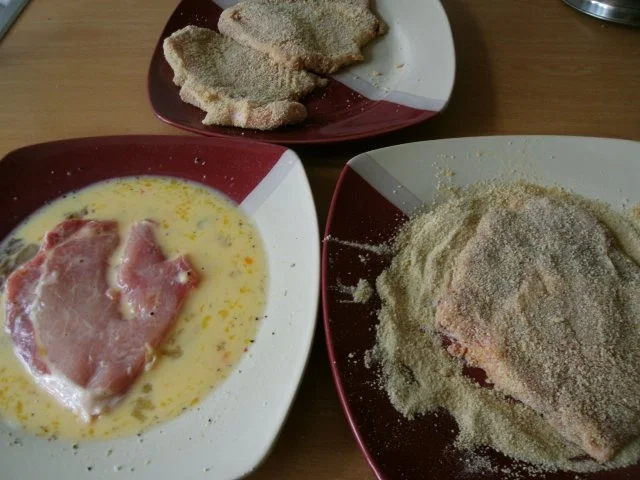 Kotelett mit Käse überbacken mit Tomatensoße , Salat und Kroketten - Rezept - Bild Nr. 3