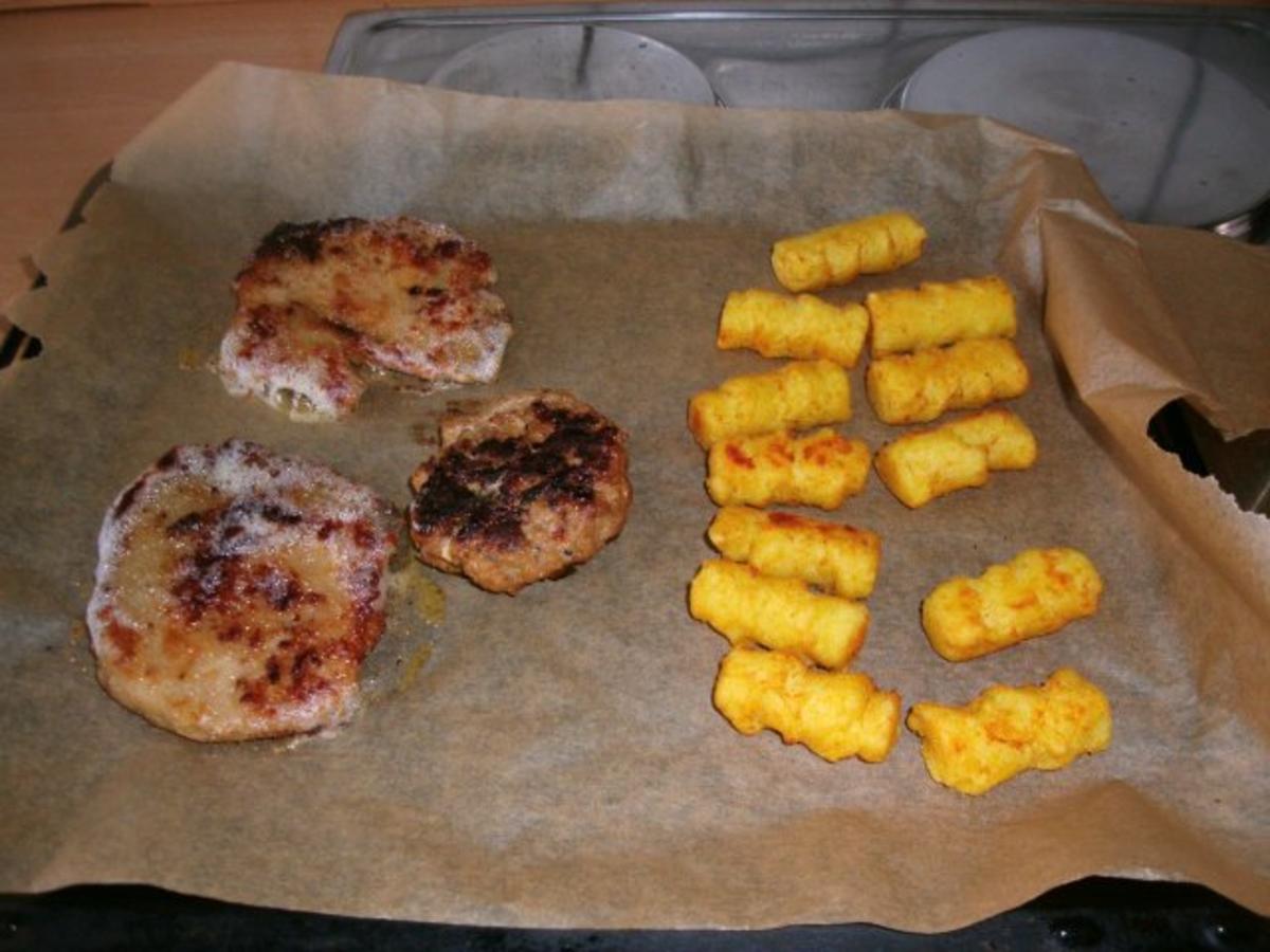 Kotelett mit Käse überbacken mit Tomatensoße , Salat und Kroketten - Rezept - Bild Nr. 4