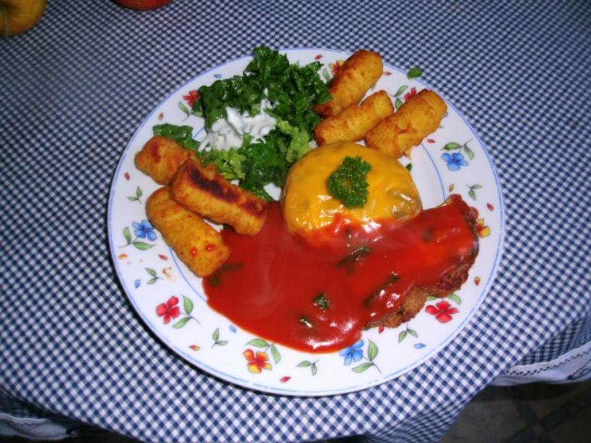 Kotelett mit Käse überbacken mit Tomatensoße , Salat und Kroketten - Rezept