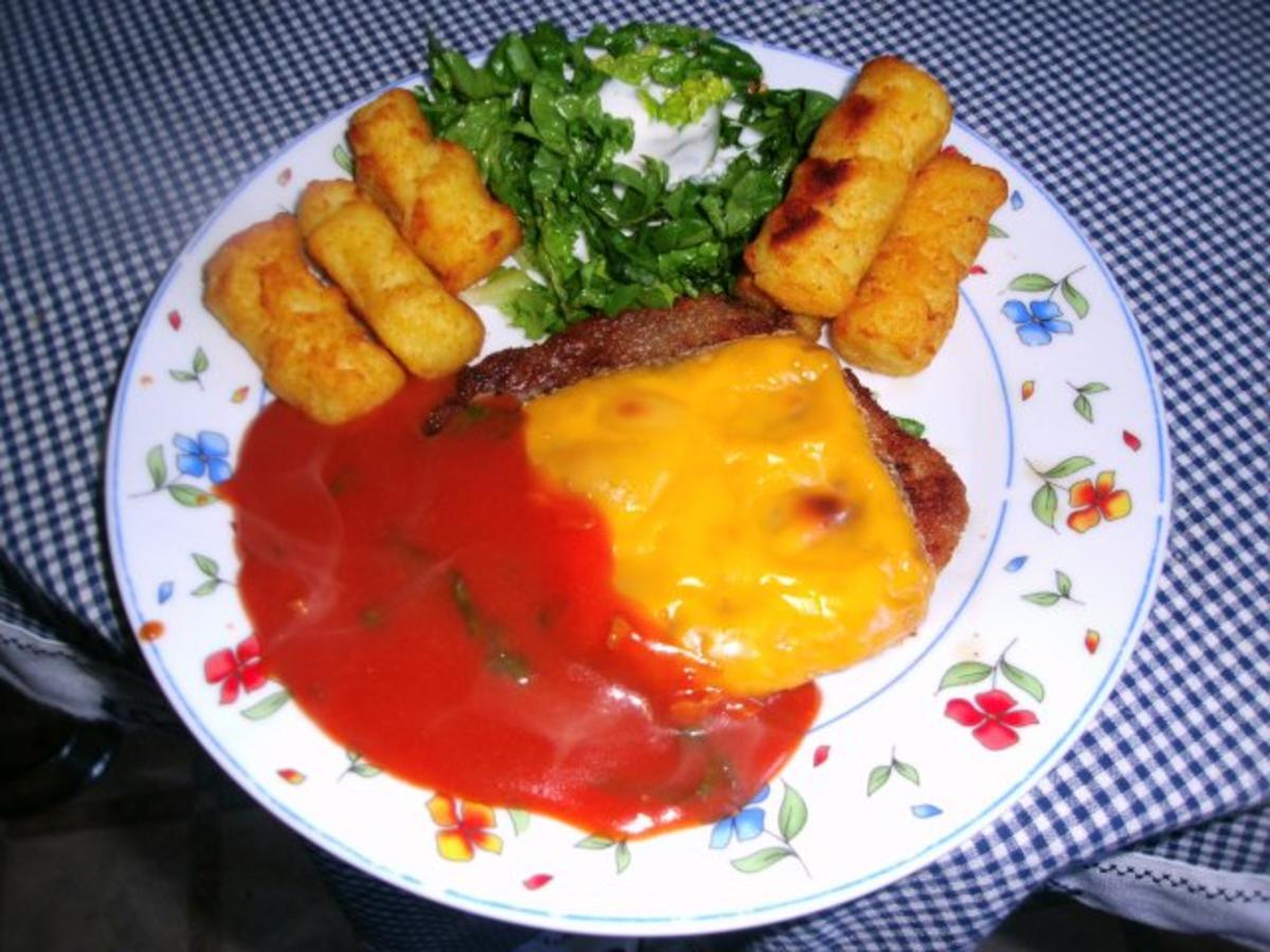 Kotelett mit Käse überbacken mit Tomatensoße , Salat und Kroketten - Rezept - Bild Nr. 2