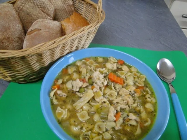 Rezept: Muschelnudelsuppe mit Hähnenfilet Muschelnudelsuppe mit Hähnenfilet - Rezept