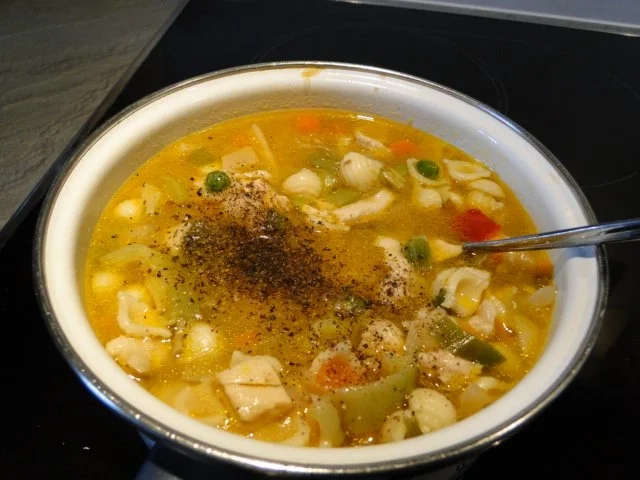 Rezept: Muschelnudelsuppe mit Hähnenfilet Bild Nr. 4 Muschelnudelsuppe mit Hähnenfilet - Rezept - Bild Nr. 4