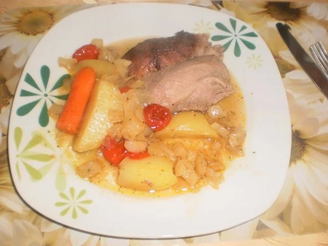 Knusprige Putenhaxe im Gemüsebett - Rezept