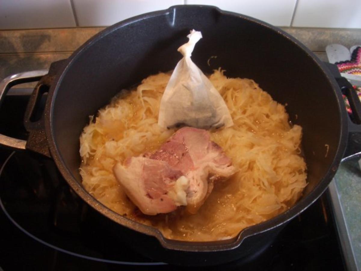 Sauerkraut mit Thüringer Bratwurst Rezept kochbar de