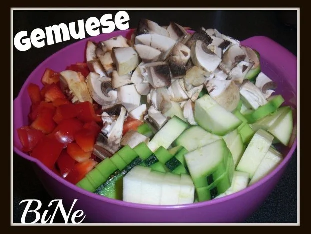 Rezept: BiNe` S HACKBÆLLCHEN IN GEMUESE - TOMATENSOSSE Bild Nr. 4 BiNe` S HACKBÆLLCHEN IN GEMUESE - TOMATENSOSSE - Rezept - Bild Nr. 4