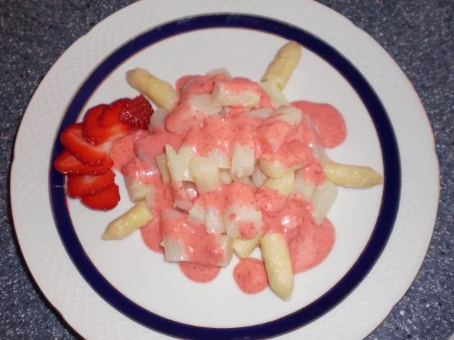 Spargel-Salat mit Erdbeer-French-Dressing - Rezept - Bild Nr. 4