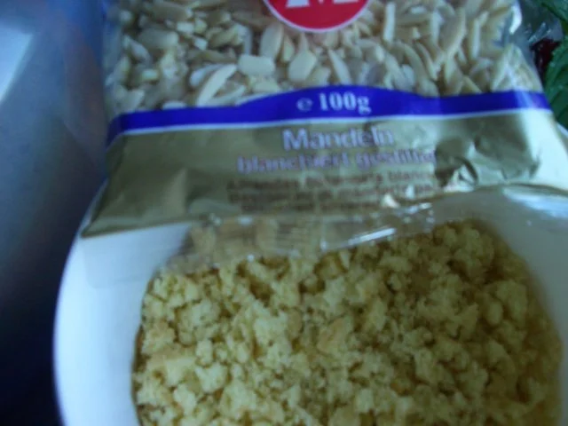 Rezept: Rhabarber - Krokant -Kuchen Bild Nr. 12 Rhabarber - Krokant -Kuchen - Rezept - Bild Nr. 12