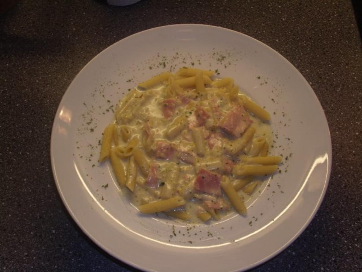 Pasta mit Spargel und Schinken in einer Käse-Sahne Soße - Rezept ...