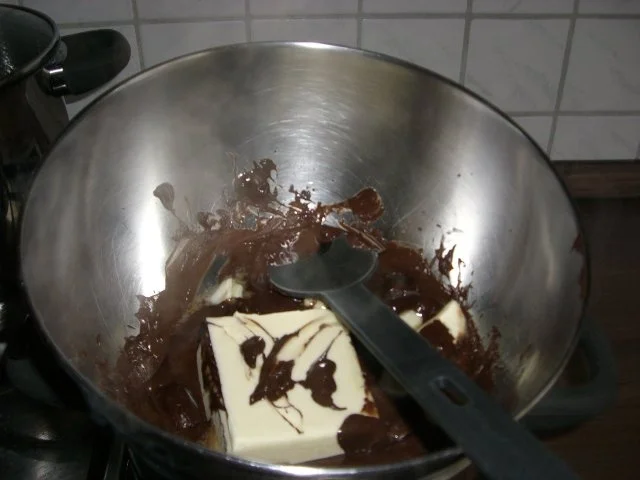 Schokosoufflé mit Pfannkuchen und Mangosoße - Rezept - Bild Nr. 3