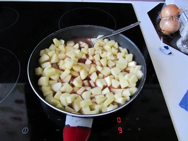 Rezept: Ganz schneller Thorsten -teig - Apfelkuchen - Klein und Groß Bild Nr. 4 Ganz schneller Thorsten -teig - Apfelkuchen - Klein und Groß - Rezept - Bild Nr. 4