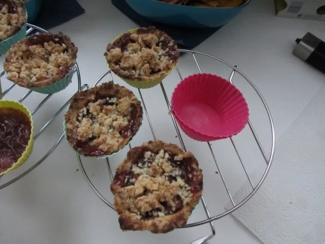 Rezept: Ganz schneller Thorsten -teig - Apfelkuchen - Klein und Groß Bild Nr. 17 Ganz schneller Thorsten -teig - Apfelkuchen - Klein und Groß - Rezept - Bild Nr. 17