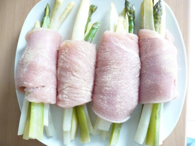 Spargelpäcken gebraten auf Tomatensoße - Rezept - Bild Nr. 5