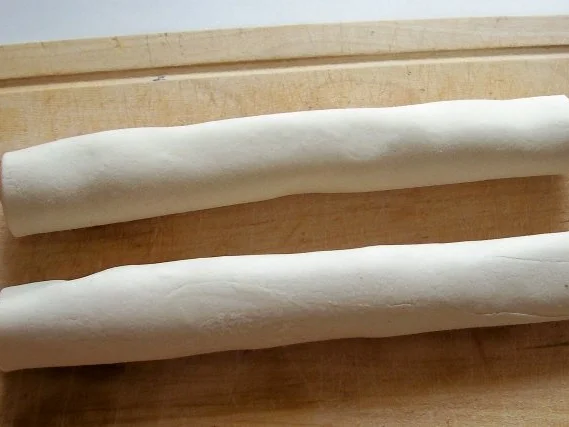 Rezept: Snack: Mini-Blätterteigschnecken mit Pestokäse und Tomaten Bild Nr. 6 Snack: Mini-Blätterteigschnecken mit Pestokäse und Tomaten - Rezept - Bild Nr. 6