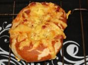 Käse Brezeln mit Schinkenwürfeln - Rezept