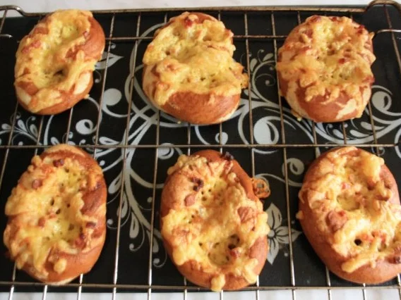 Rezept: Käse Brezeln mit Schinkenwürfeln Bild Nr. 2 Käse Brezeln mit Schinkenwürfeln - Rezept - Bild Nr. 2