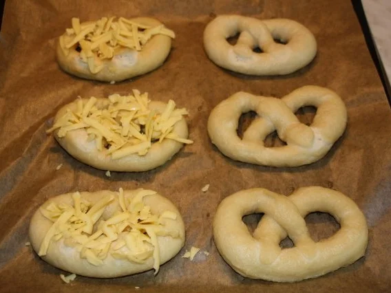 Rezept: Käse Brezeln mit Schinkenwürfeln Bild Nr. 3 Käse Brezeln mit Schinkenwürfeln - Rezept - Bild Nr. 3