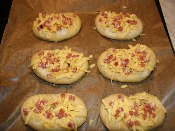 Rezept: Käse Brezeln mit Schinkenwürfeln Bild Nr. 4 Käse Brezeln mit Schinkenwürfeln - Rezept - Bild Nr. 4