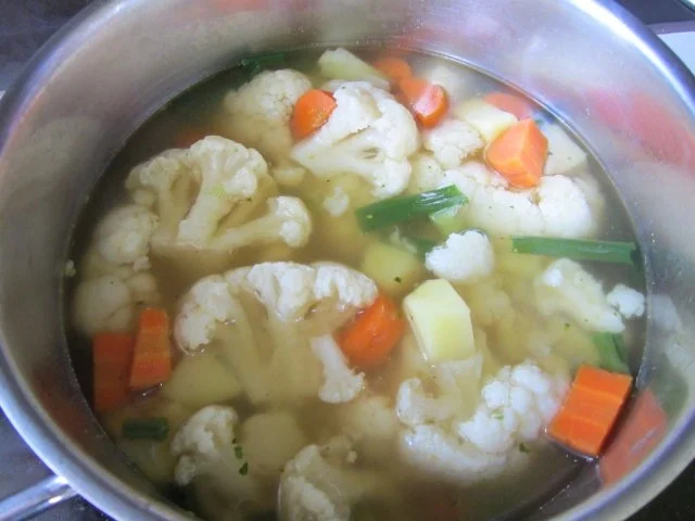 Rezept: Blumenkohlcremesuppe Bild Nr. 7 Blumenkohlcremesuppe - Rezept - Bild Nr. 7