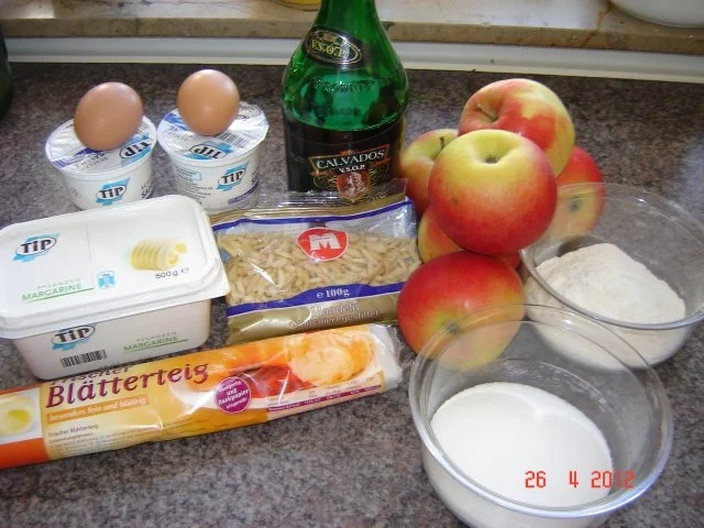 Kuchen & Torten : Apfelkuchen mit Calvados-Sahne - Rezept - Bild Nr. 2