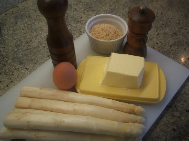 Rezept: Gemüse: Spargel, gebacken mit Kräuter-Püree und Kräuter-Creme Bild Nr. 2 Gemüse: Spargel, gebacken mit Kräuter-Püree und Kräuter-Creme - Rezept - Bild Nr. 2