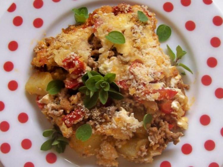 Mediterraner Kartoffel-Hackauflauf mit Ciabatta-Kruste - Rezept ...