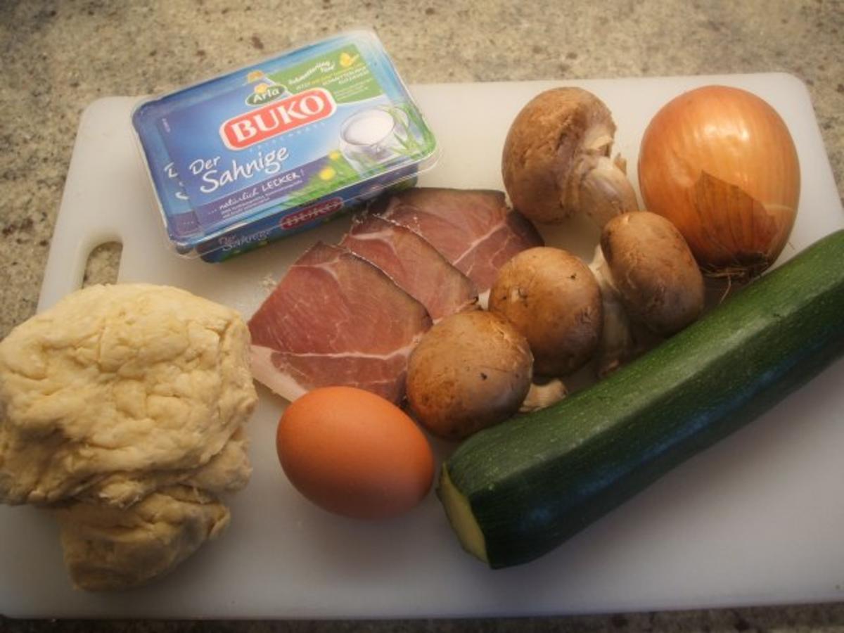 Pikantes Backen: Zucchini Brot - schnell &amp; einfach - von lunapiena