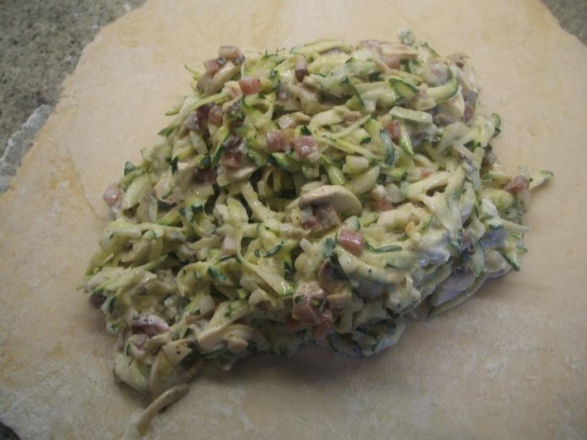 Pikantes Backen: Zucchini Brot - schnell &amp; einfach - von lunapiena