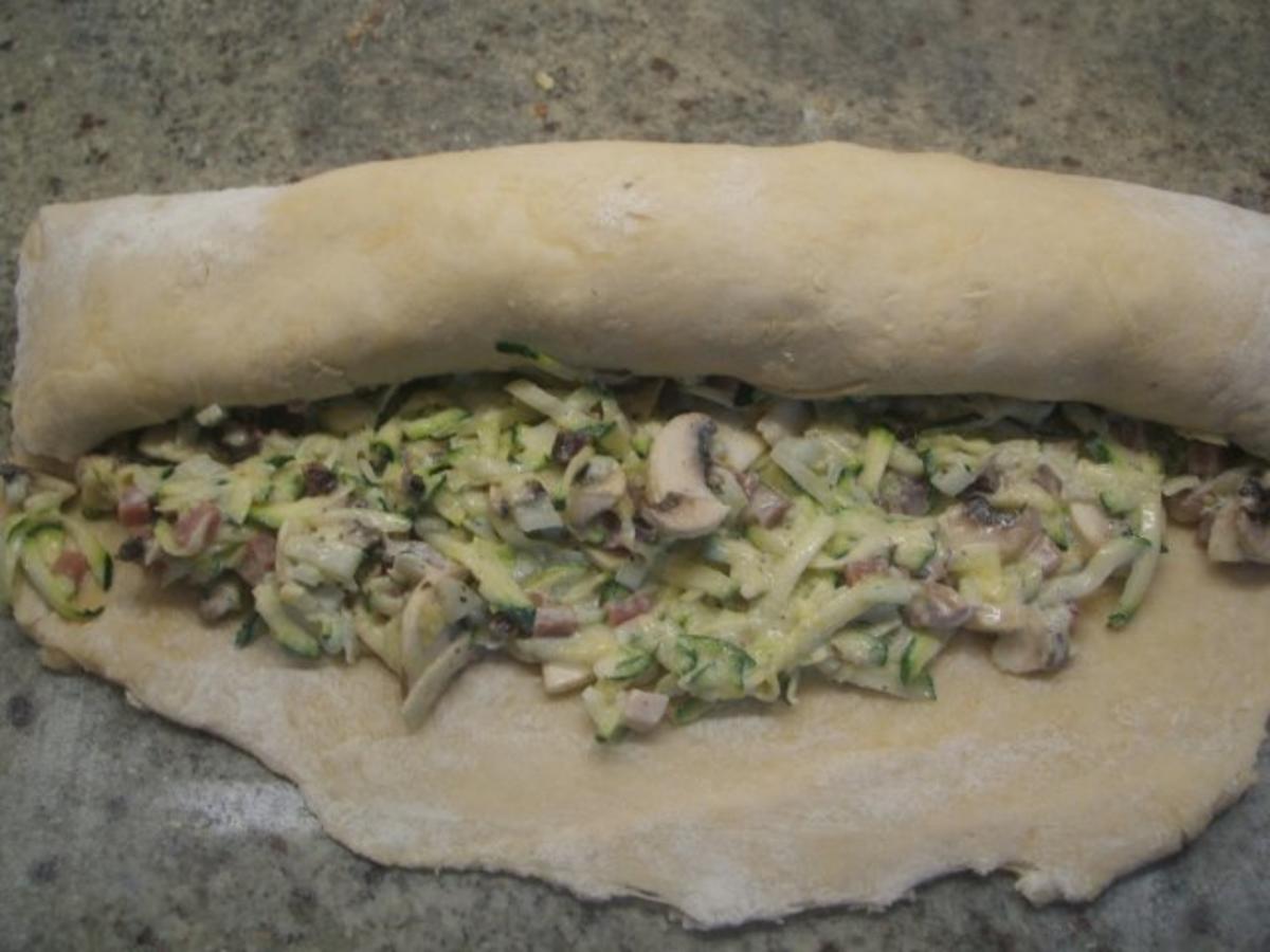 Pikantes Backen: Zucchini Brot - schnell &amp; einfach - von lunapiena