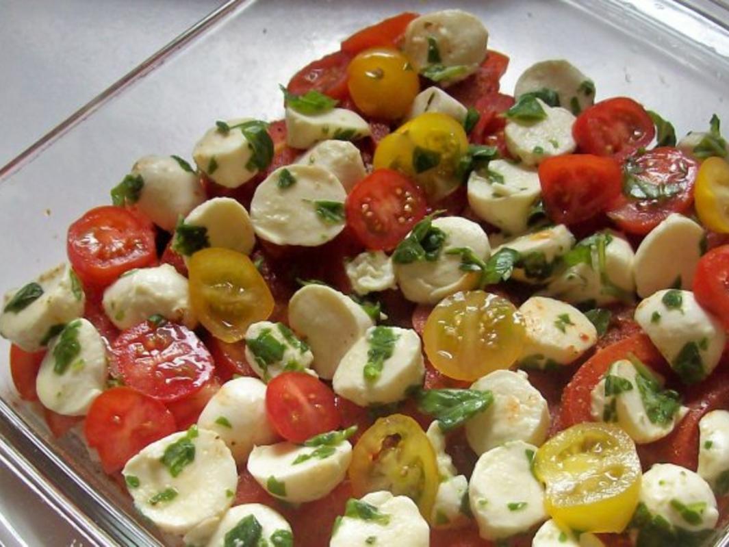 Schichtsalat &amp;quot;Tomate-Mozzarella&amp;quot; mit Honig-Balsamico-Dressing - Rezept ...
