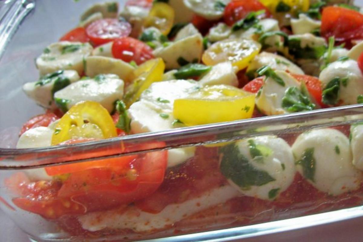 Schichtsalat "Tomate-Mozzarella" mit Honig-Balsamico-Dressing - Rezept - Bild Nr. 5