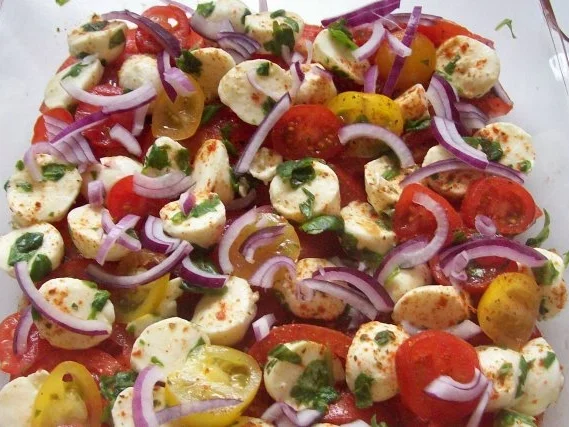 Schichtsalat "Tomate-Mozzarella" mit Honig-Balsamico-Dressing - Rezept - Bild Nr. 6