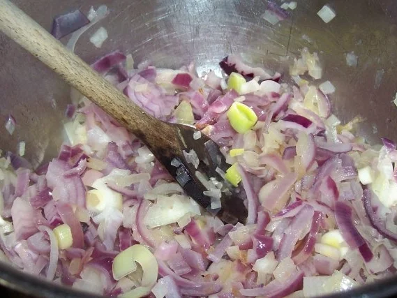 Gekräuterte Käse-Zwiebelsuppe mit Möhren - Rezept - Bild Nr. 4