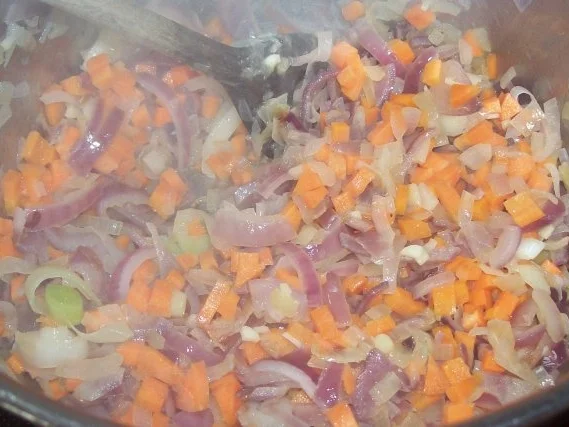 Gekräuterte Käse-Zwiebelsuppe mit Möhren - Rezept - Bild Nr. 6