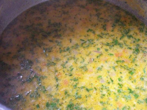 Gekräuterte Käse-Zwiebelsuppe mit Möhren - Rezept - kochbar.de