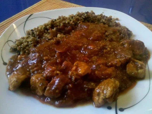 Rezept: Geflügel: Hähnchengeschnetzeltes mediteran mit Bulgur Geflügel: Hähnchengeschnetzeltes mediteran mit Bulgur - Rezept