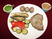 Thunfischsteak mit Birnen-Salsa an Ofengemüse, dazu Kartoffeln und Mojo Verde - Rezept