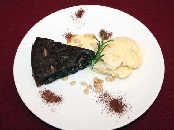 Pinienkernkuchen und Rosmarineis - Rezept