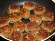 Mini Frikadellen mit Zwiebeln und Käse Füllung - Rezept