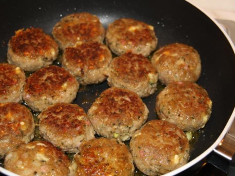 Mini Frikadellen mit Zwiebeln und Käse Füllung - einfach - von Molochai