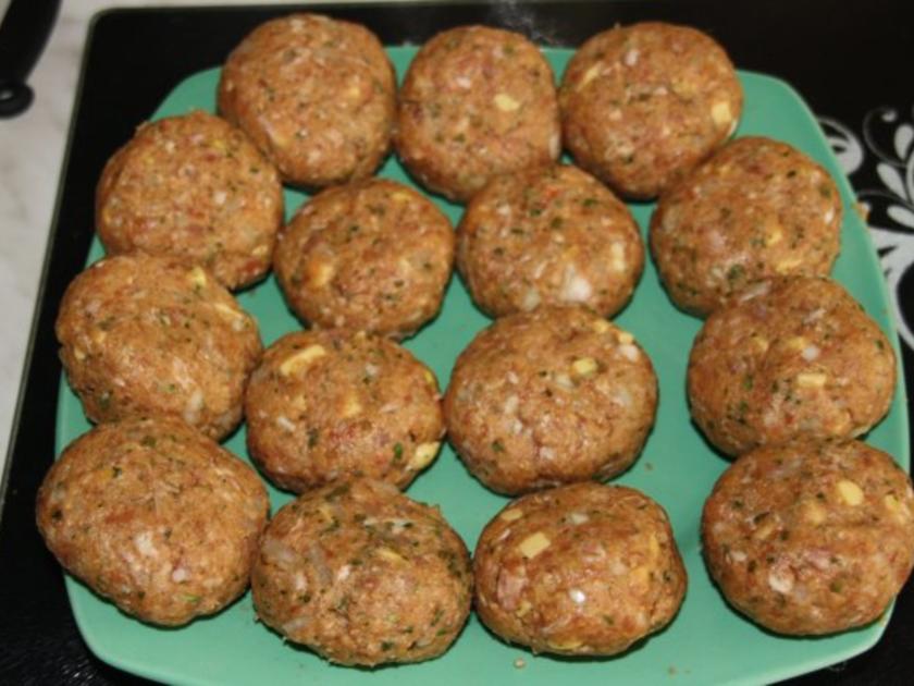 Mini Frikadellen mit Zwiebeln und Käse Füllung - einfach - von Molochai