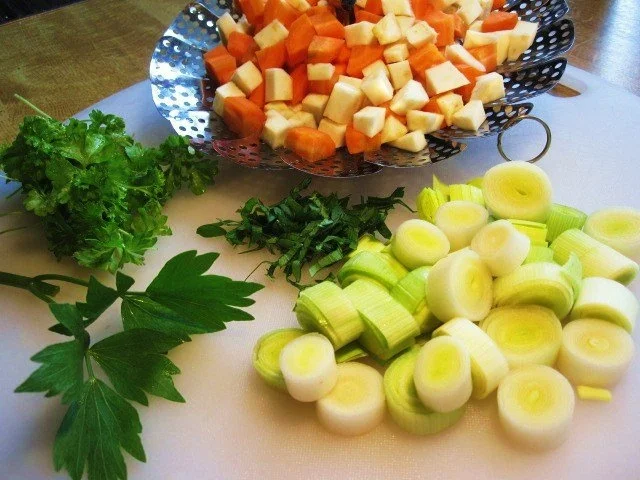 Gemüsesüppchen mit Hühnerfleisch und Suppennudeln ... - Rezept - Bild Nr. 3