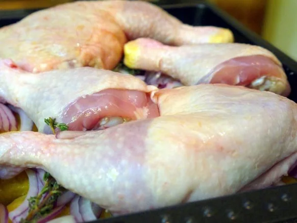 Rezept: Honig-glasierte Hähnchenkeulen auf frischer Ananas Bild Nr. 6 Honig-glasierte Hähnchenkeulen auf frischer Ananas - Rezept - Bild Nr. 6