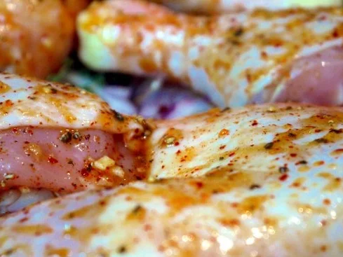 Rezept: Honig-glasierte Hähnchenkeulen auf frischer Ananas Bild Nr. 9 Honig-glasierte Hähnchenkeulen auf frischer Ananas - Rezept - Bild Nr. 9