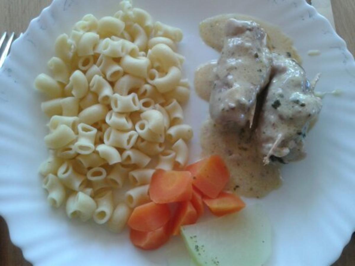 Kalbsröllchen an Zitronenrahmsauce - einfach - 217 kcal/100g