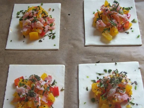 Rezept: Snack: Blätterteigschiffchen mit Feta und Kürbis Bild Nr. 5 Snack: Blätterteigschiffchen mit Feta und Kürbis - Rezept - Bild Nr. 5