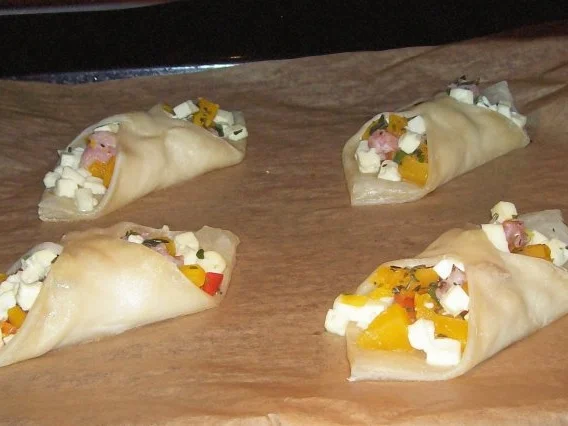 Rezept: Snack: Blätterteigschiffchen mit Feta und Kürbis Bild Nr. 8 Snack: Blätterteigschiffchen mit Feta und Kürbis - Rezept - Bild Nr. 8