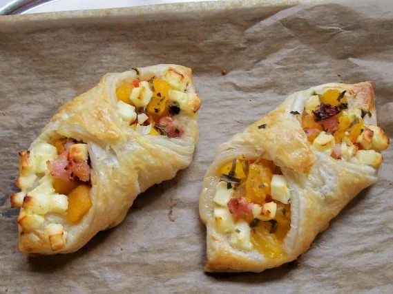 Rezept: Snack: Blätterteigschiffchen mit Feta und Kürbis Bild Nr. 9 Snack: Blätterteigschiffchen mit Feta und Kürbis - Rezept - Bild Nr. 9