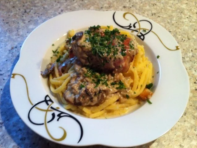 Schweinemedaillons im Schinkenmantel mit Gorgonzola Soße - Rezept