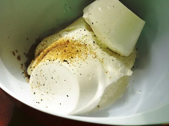 Rezept: Rhabarber-Ricotta-Kuchen mit Tonkabohne Bild Nr. 3 Rhabarber-Ricotta-Kuchen mit Tonkabohne - Rezept - Bild Nr. 3